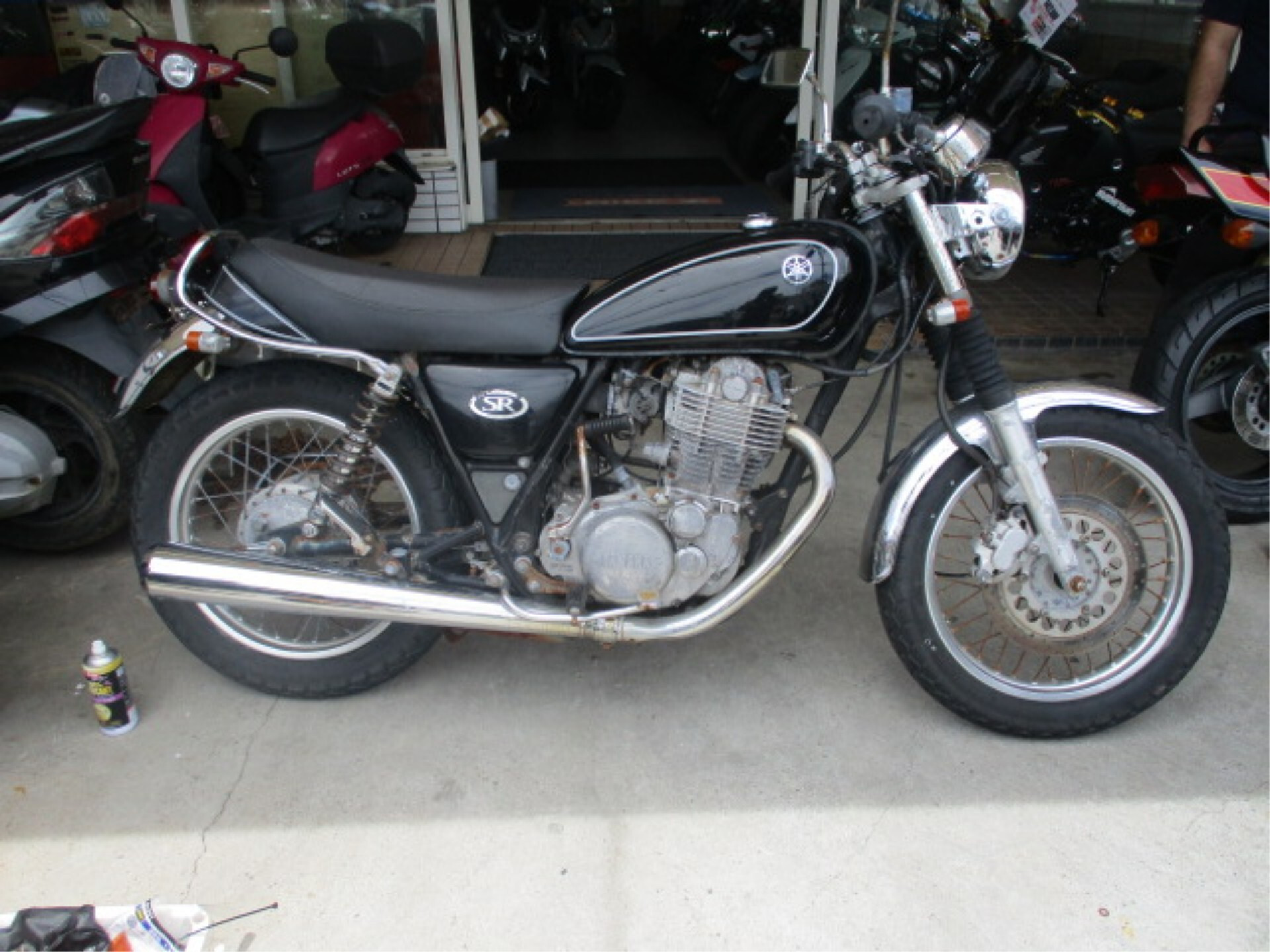 Yamaha SR400-1