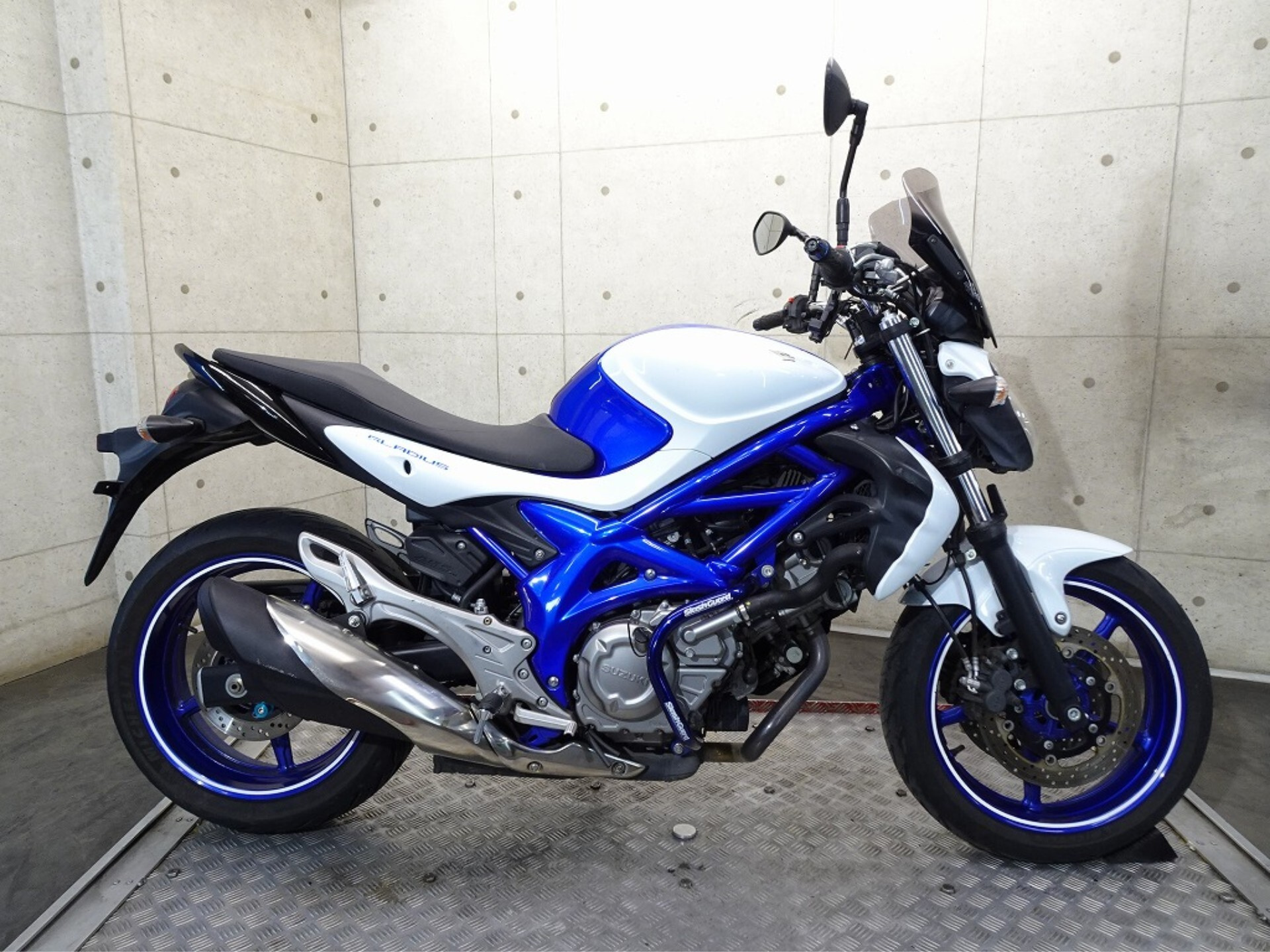 Suzuki GLADIUS400 ABS
