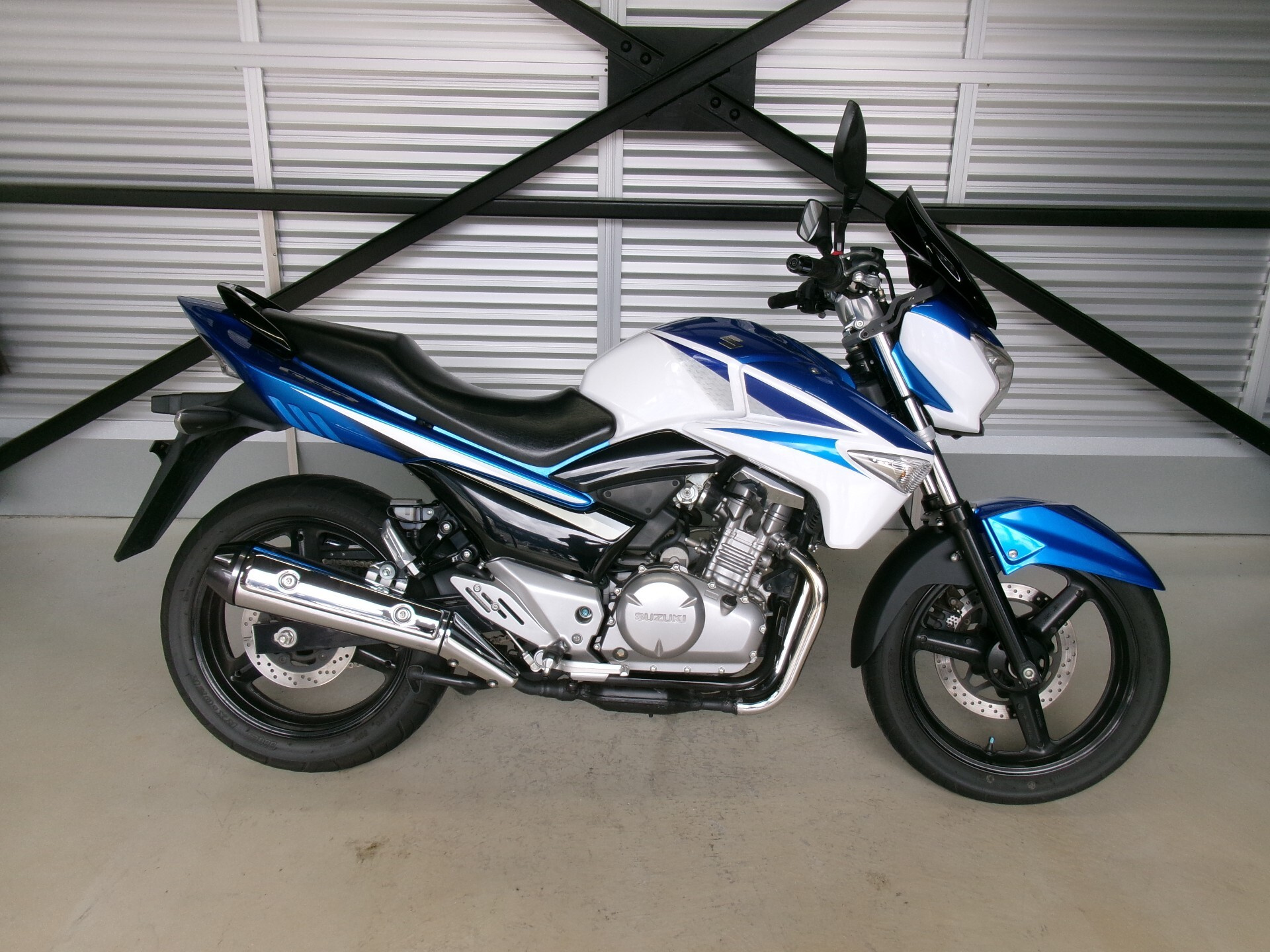 Suzuki GSR250