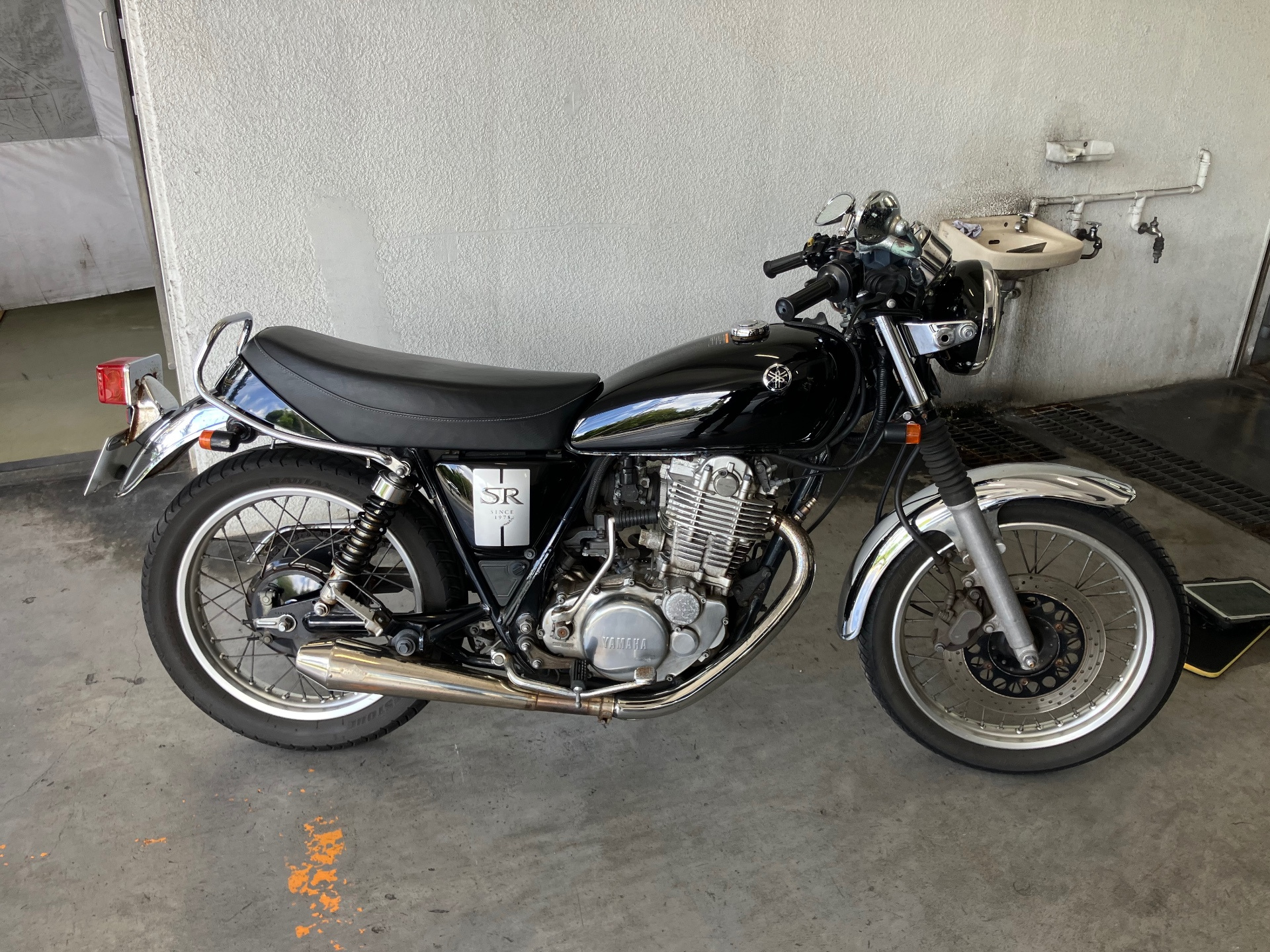 Yamaha SR400-1