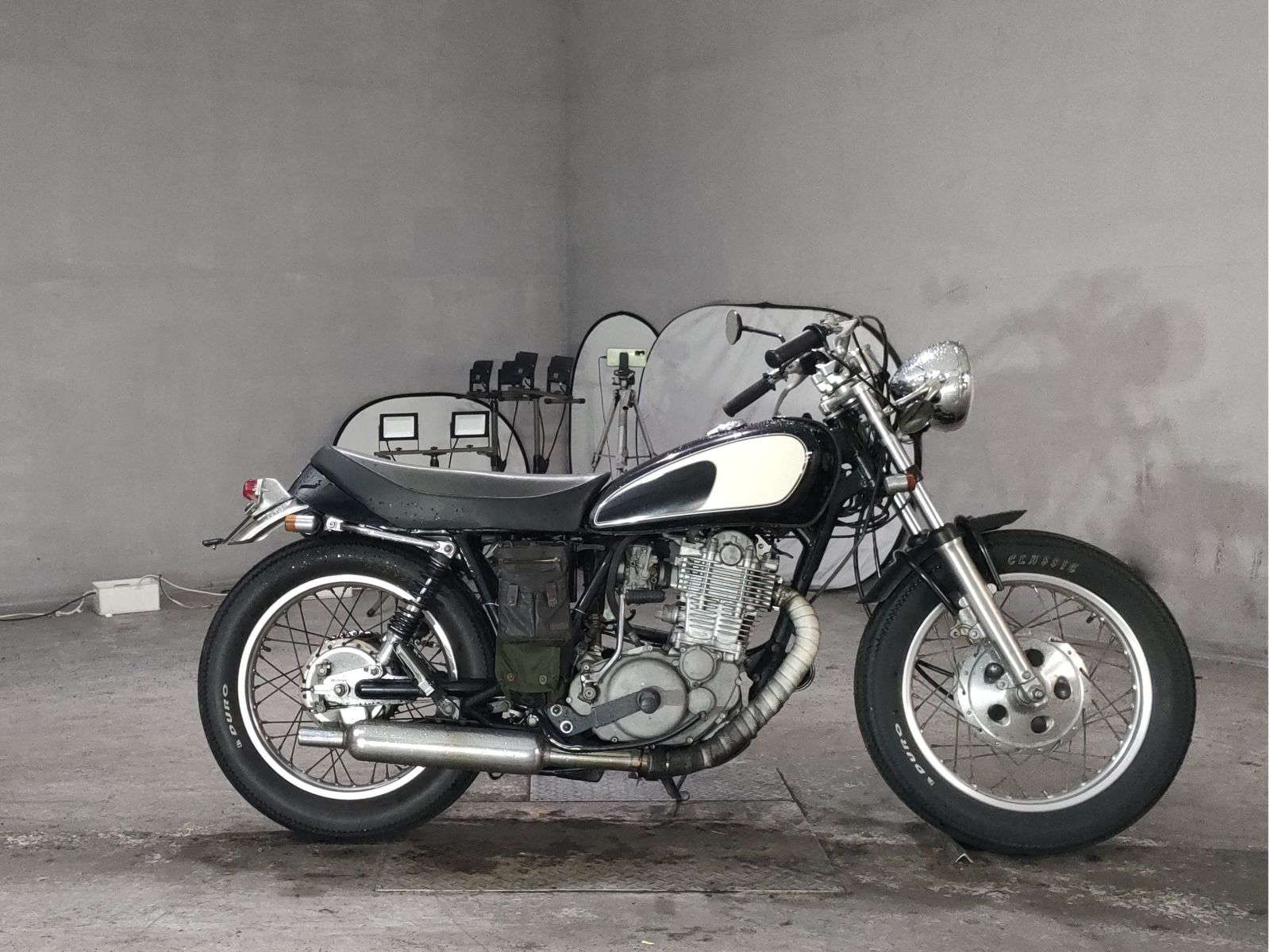 Yamaha SR400-1