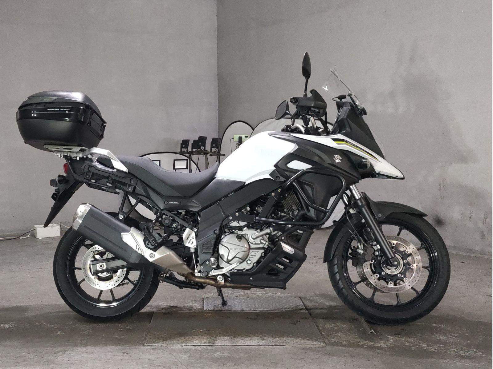 Suzuki V STROM650