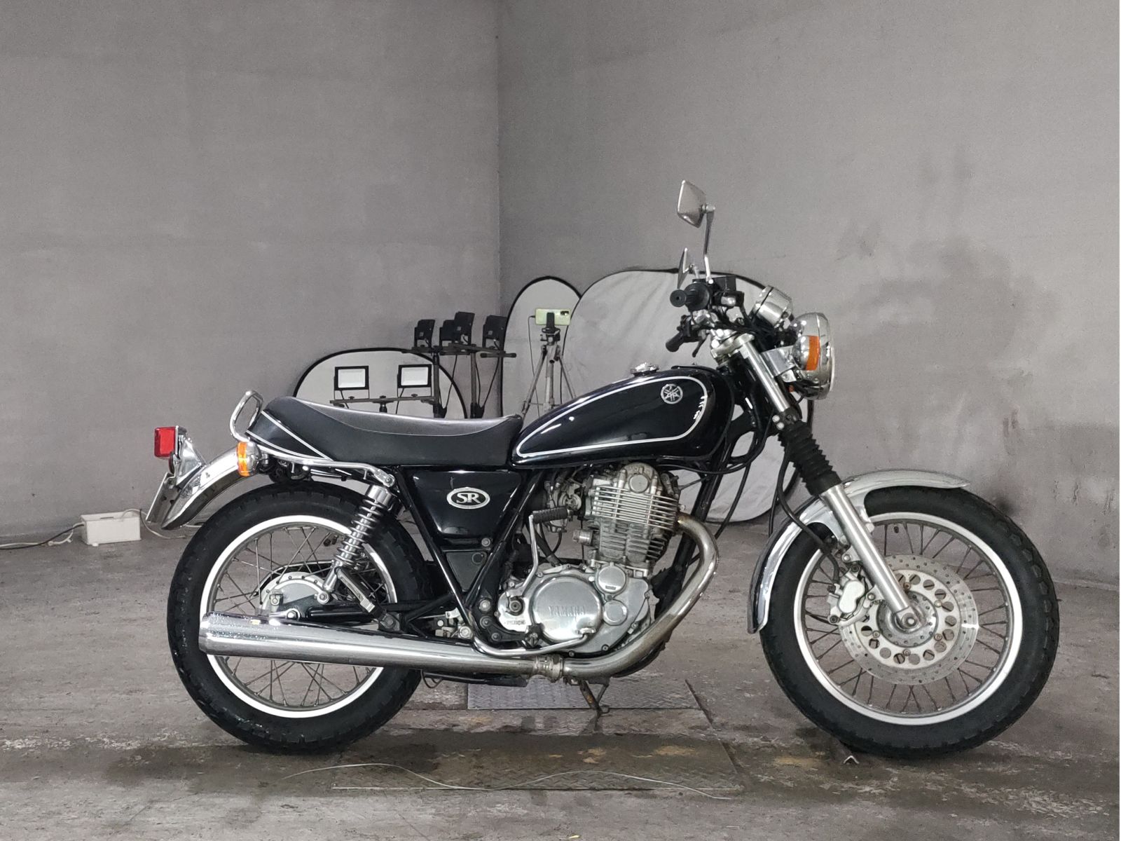 Yamaha SR400-1