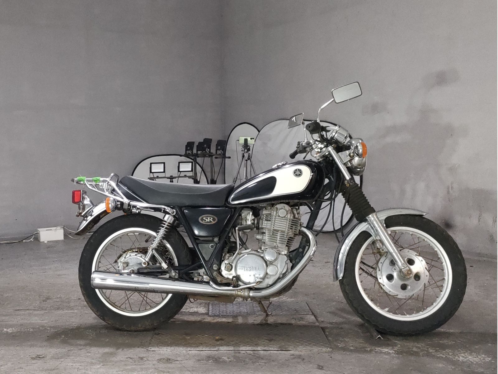 Yamaha SR400-1