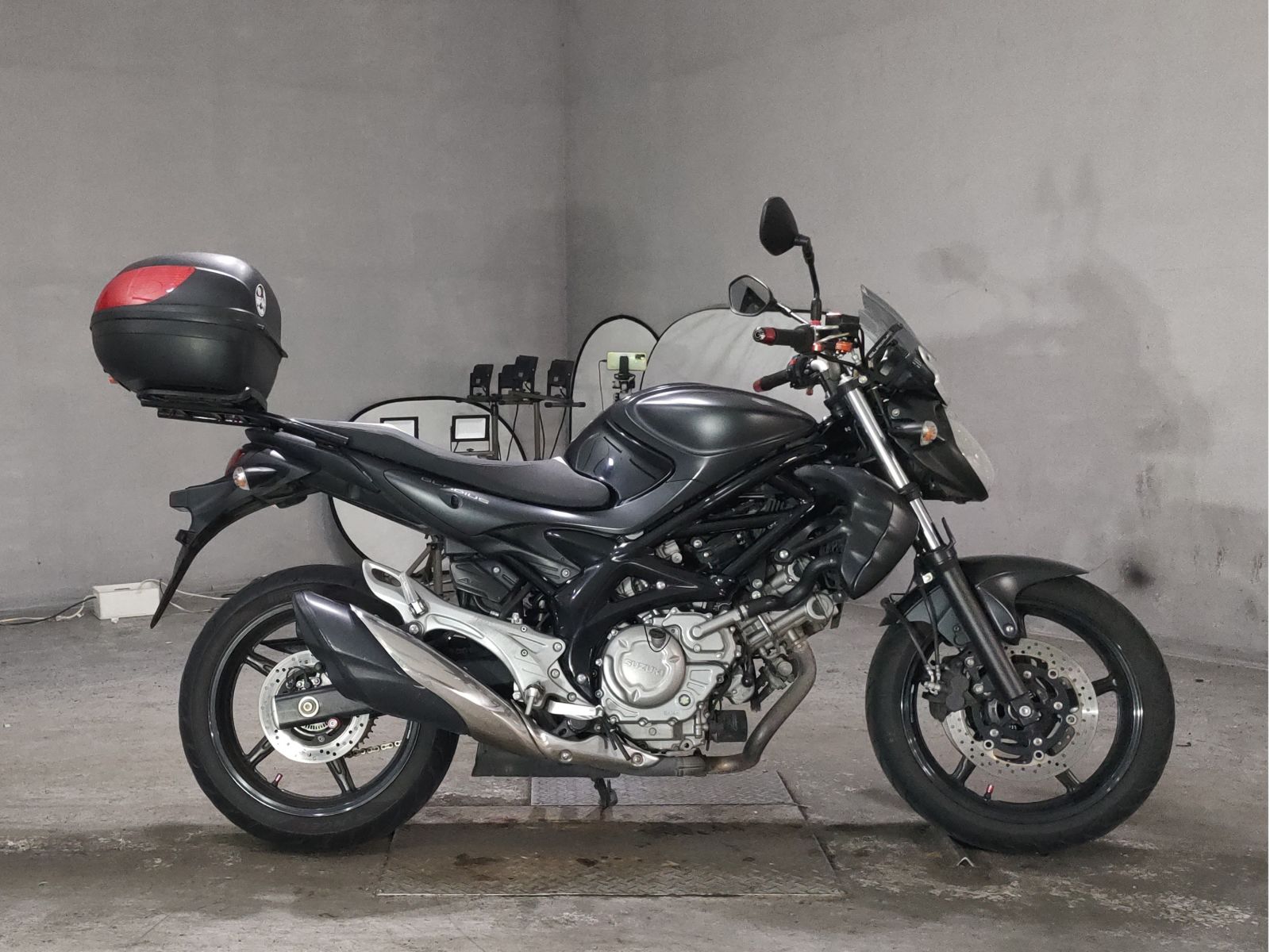 Suzuki GLADIUS400