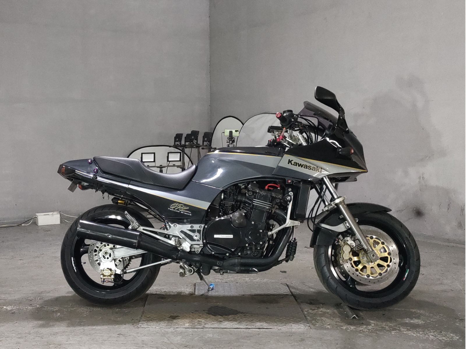 Kawasaki GPZ900R