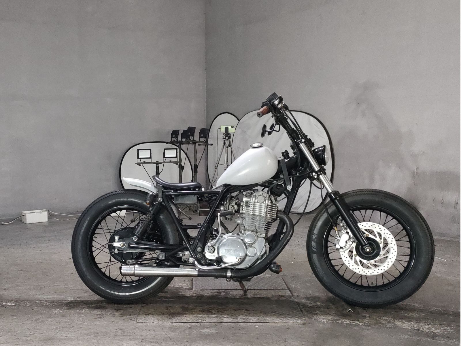 Yamaha SR400-1