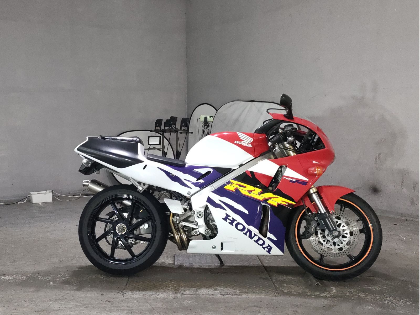 Honda RVF400