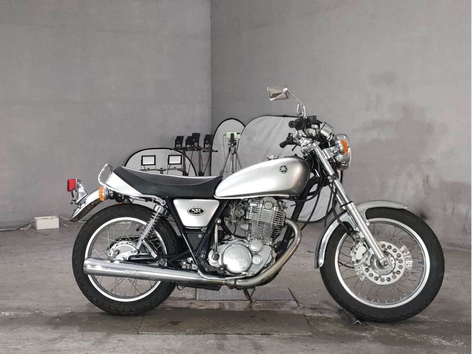 Yamaha SR400-1