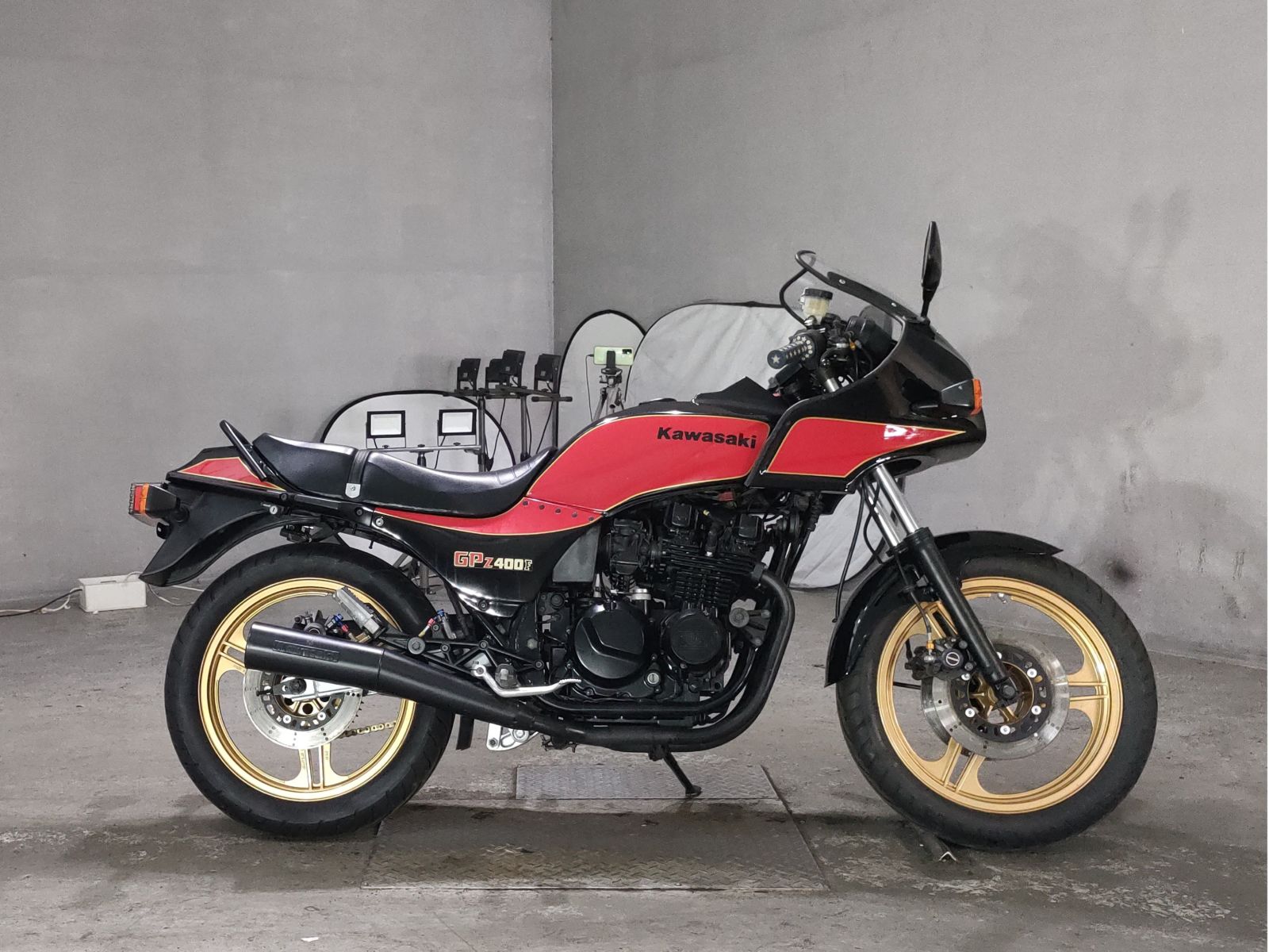 Kawasaki GPZ400F