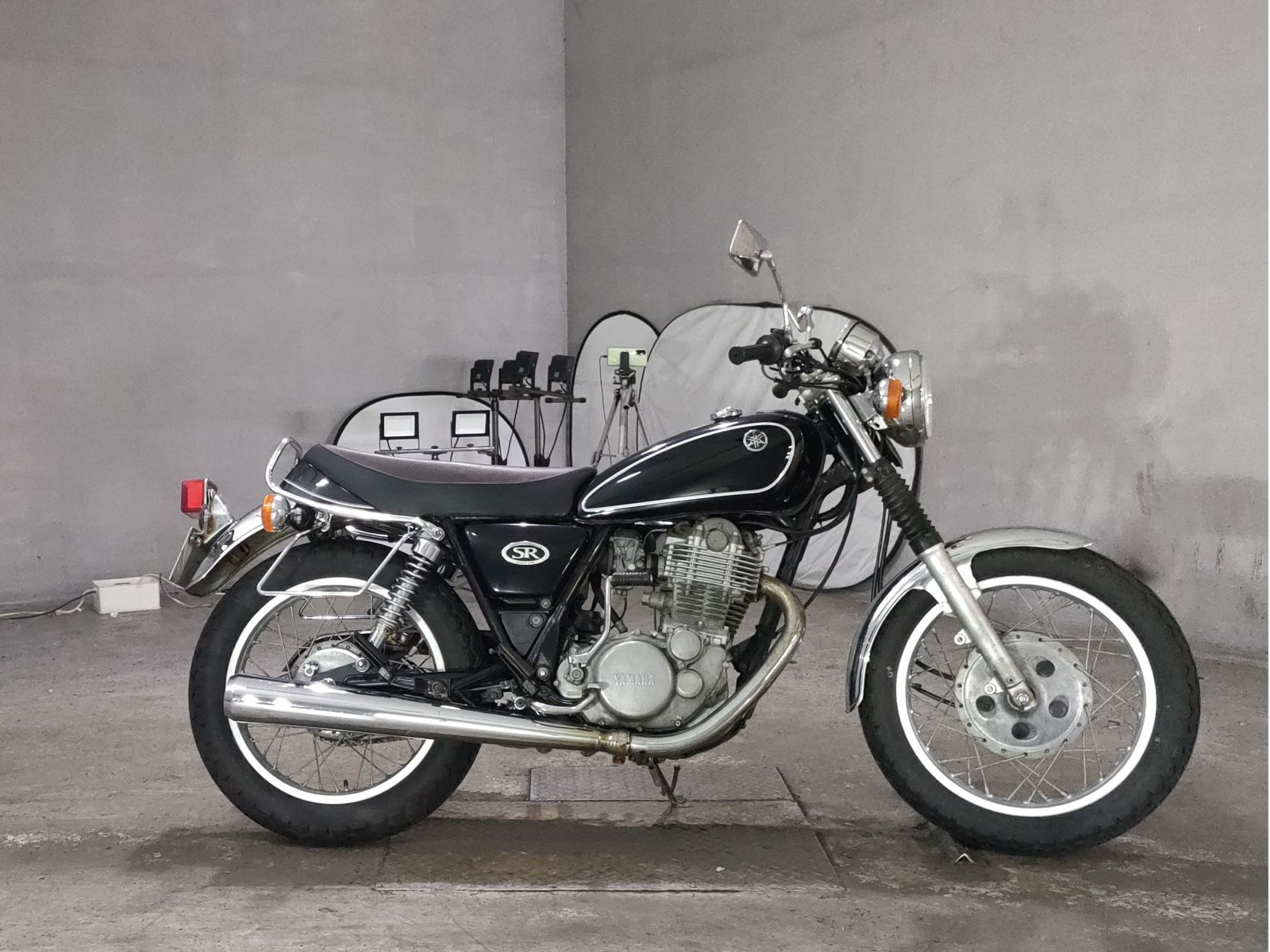 Yamaha SR400-1