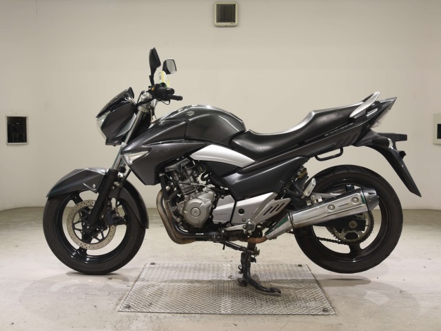 Suzuki GSR250