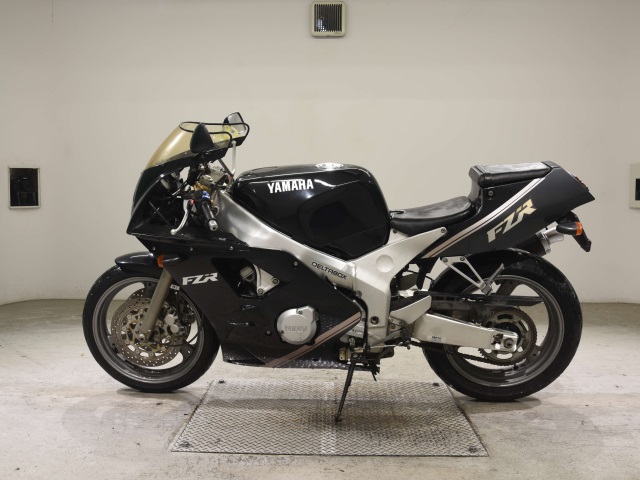 Yamaha FZR400RR