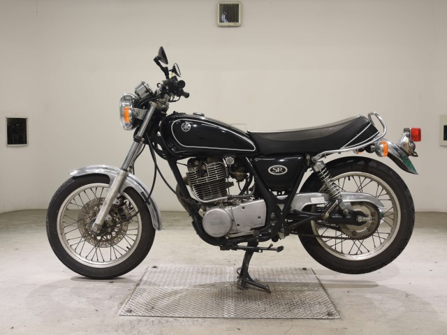 Yamaha SR400-3
