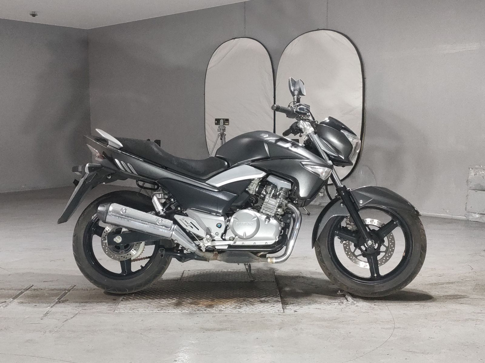 Suzuki GSR250