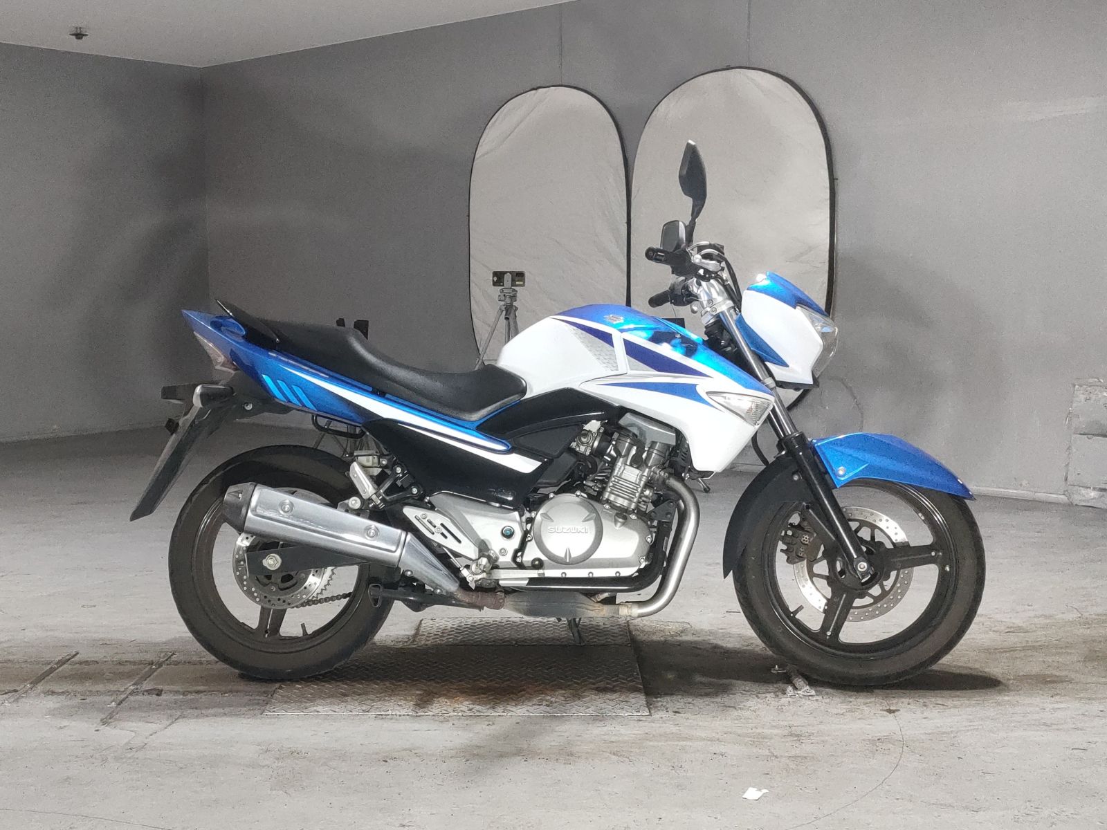 Suzuki GSR250