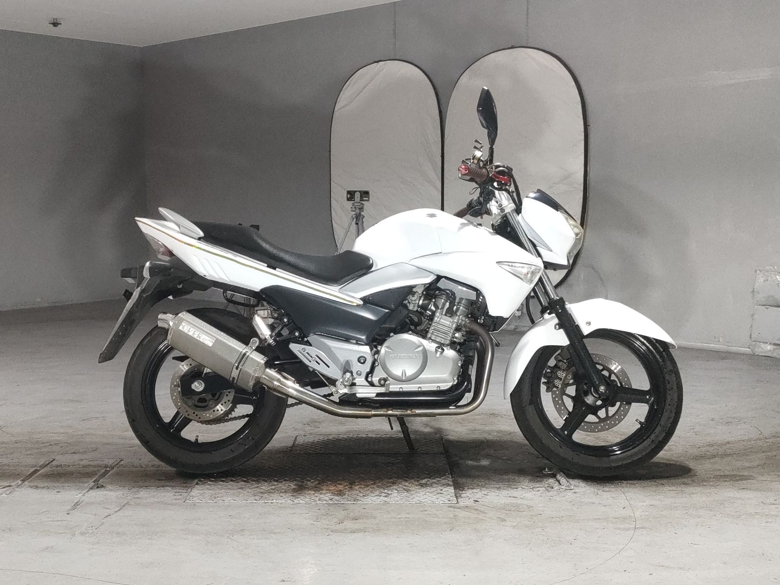 Suzuki GSR250