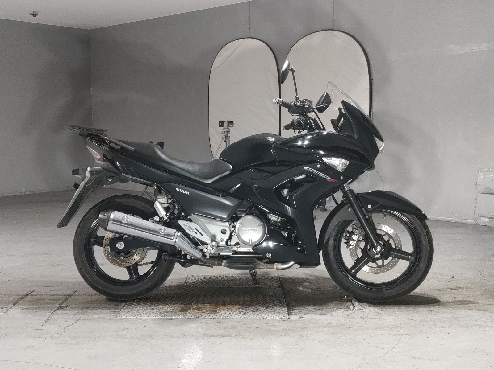 Suzuki GSR250F