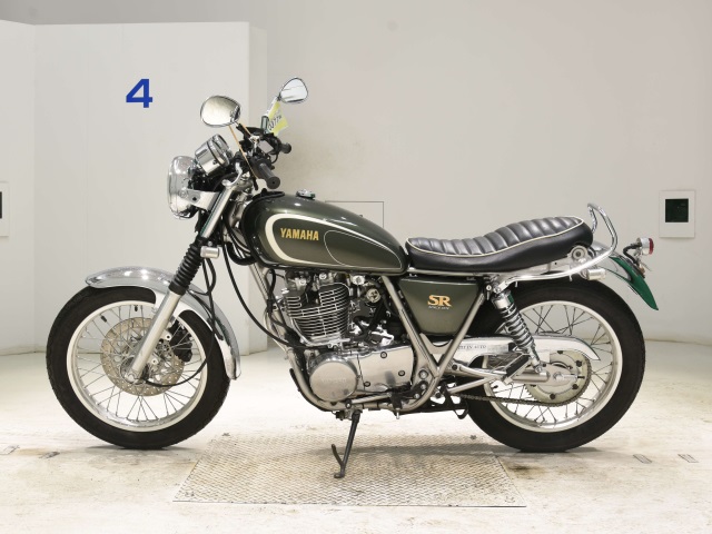 Yamaha SR400-4
