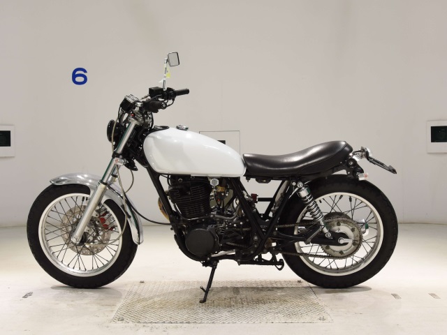 Yamaha SR400-3