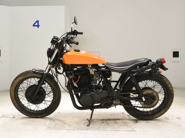 Yamaha SR400-2