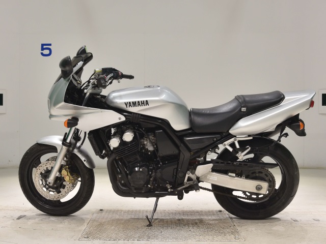 Yamaha FZ400
