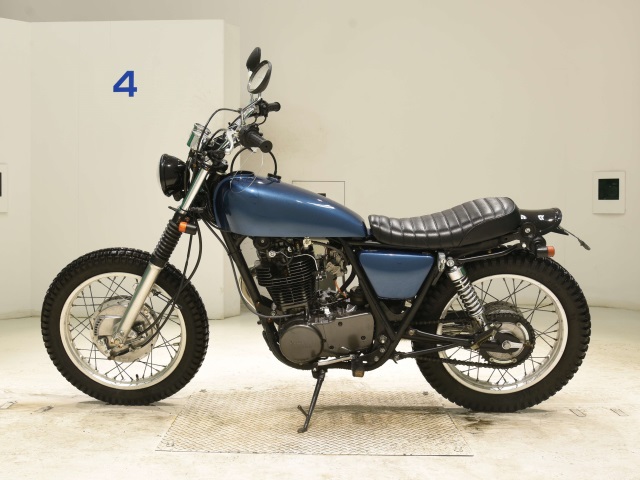 Yamaha SR400-2