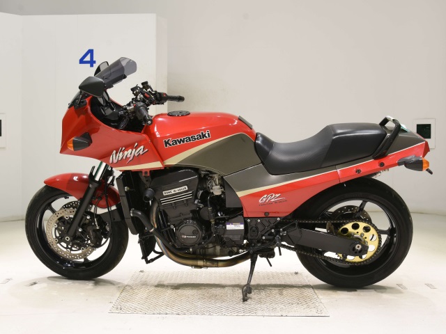 Kawasaki GPZ900R