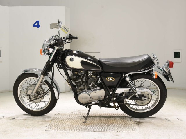 Yamaha SR400-2