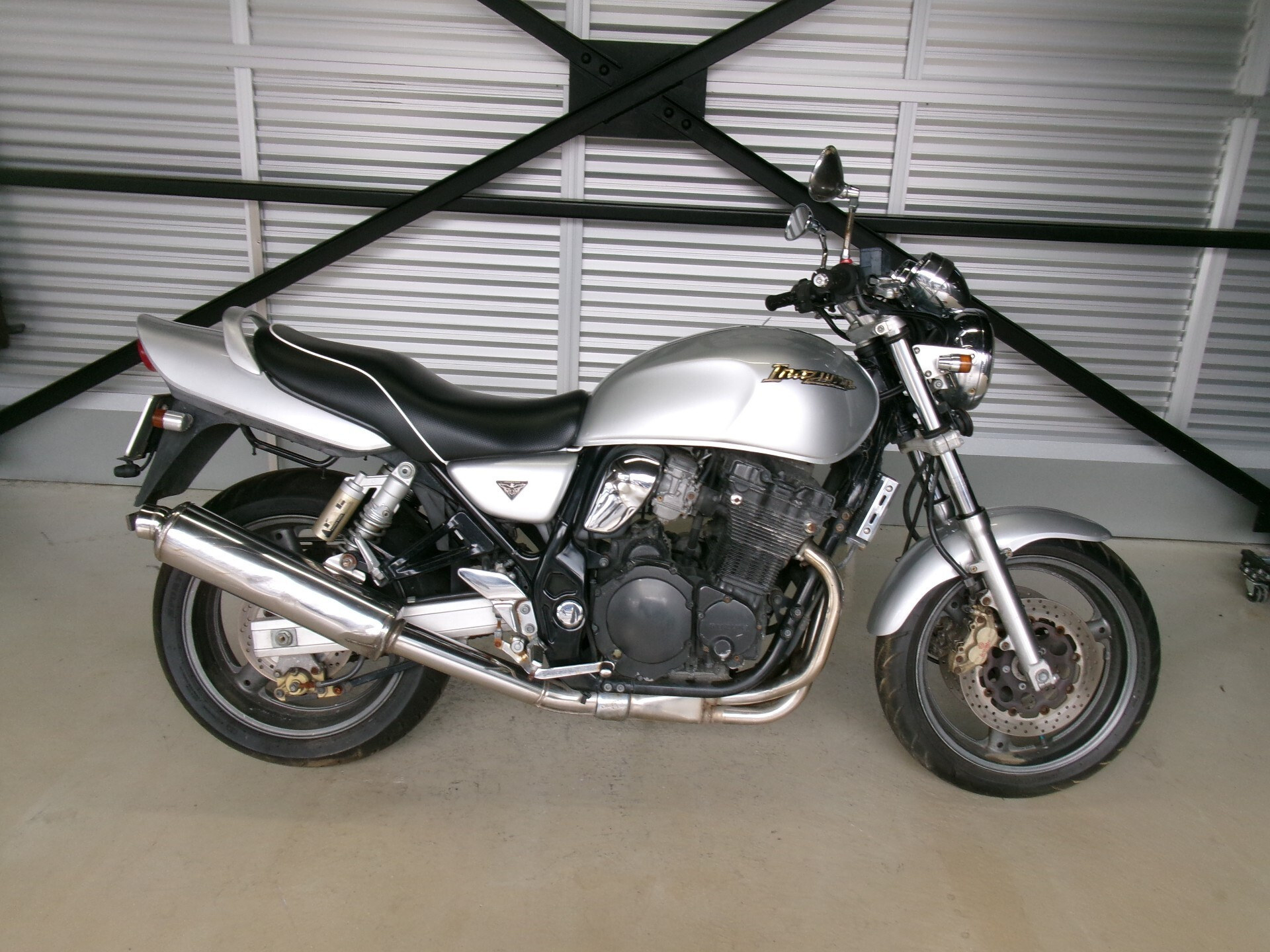 Suzuki INAZUMA 400