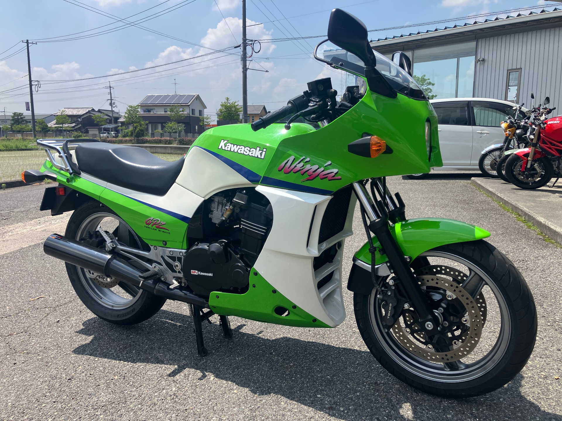 Kawasaki GPZ900R