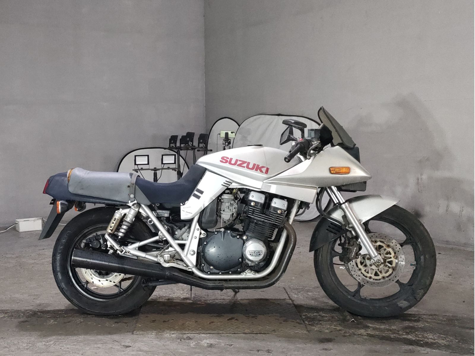Suzuki GSX1100S KATANA
