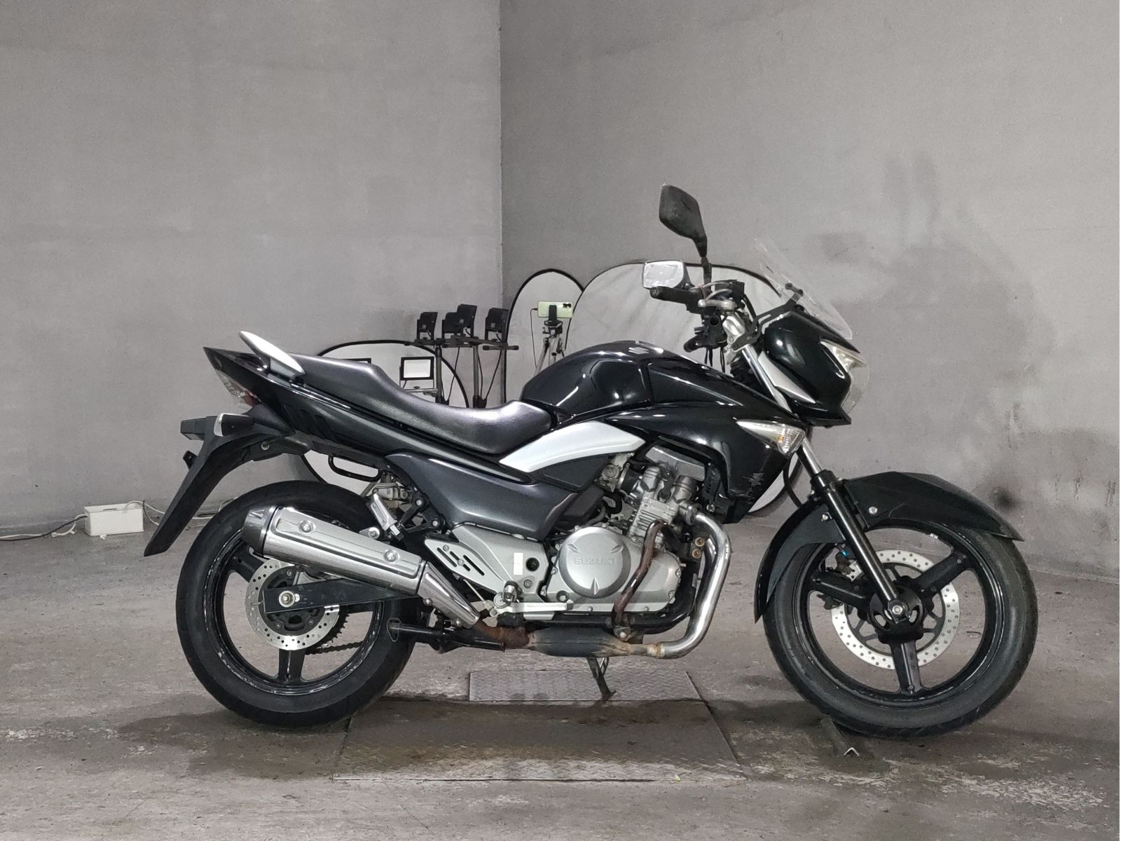 Suzuki GSR250