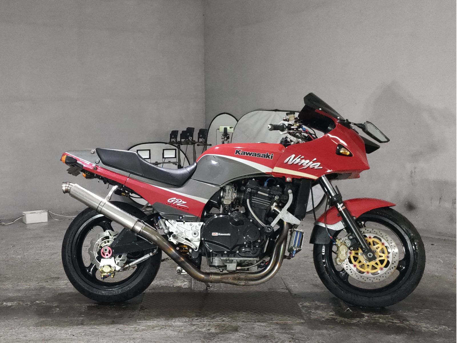 Kawasaki GPZ900R
