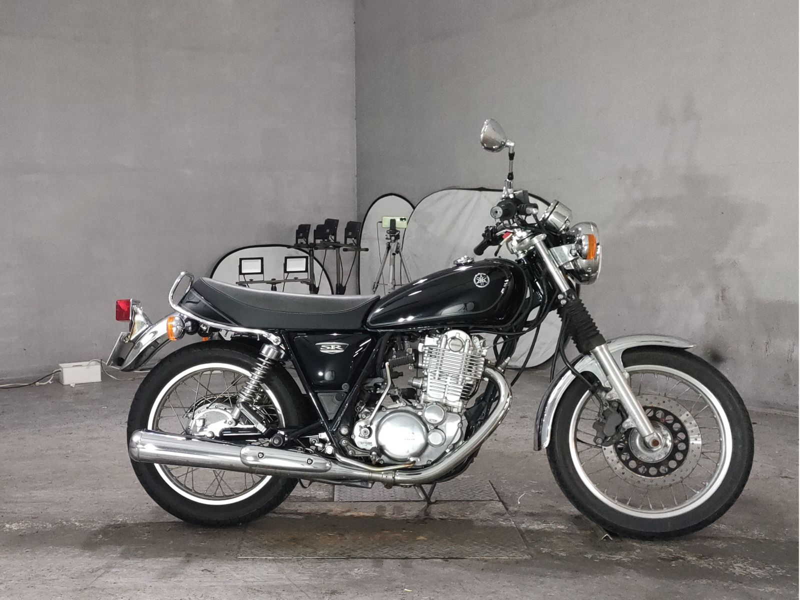 Yamaha SR400-1