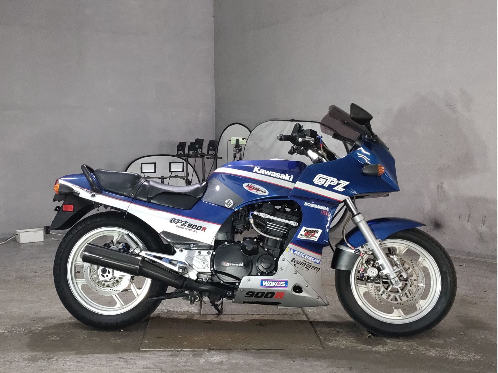Kawasaki GPZ900R