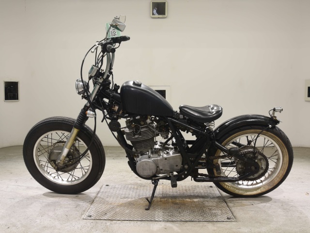 Yamaha SR400-2