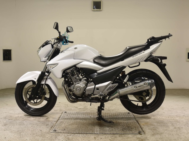Suzuki GSR250