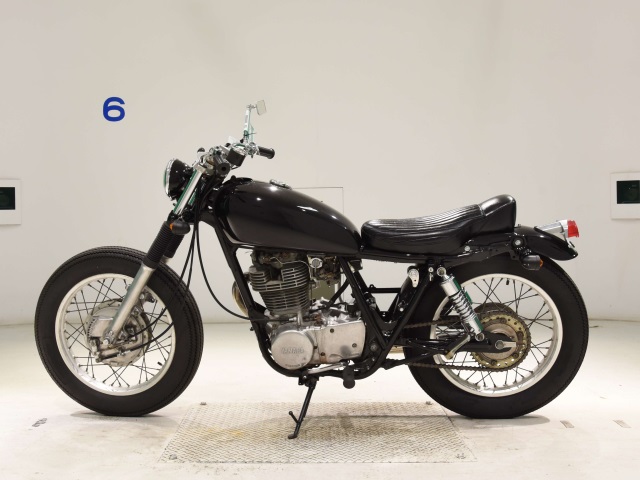 Yamaha SR400-2