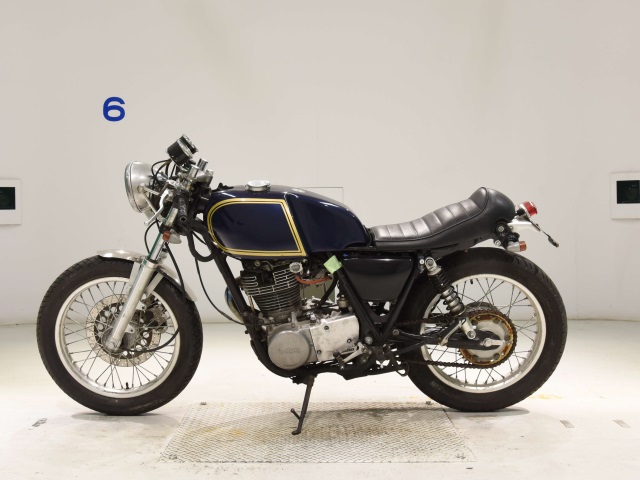 Yamaha SR400-3
