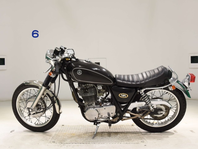 Yamaha SR400-2