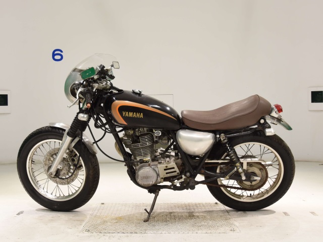 Yamaha SR400-3