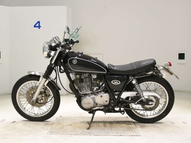 Yamaha SR400-3