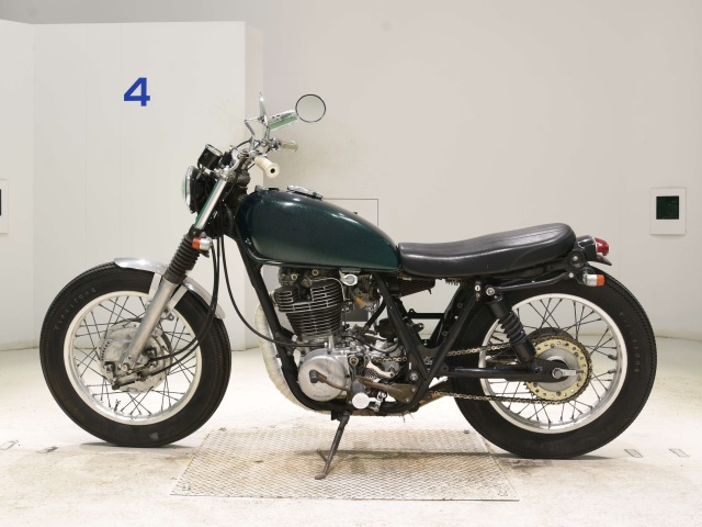 Yamaha SR400-2