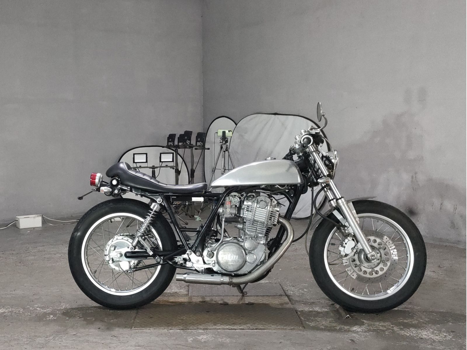 Yamaha SR400-1