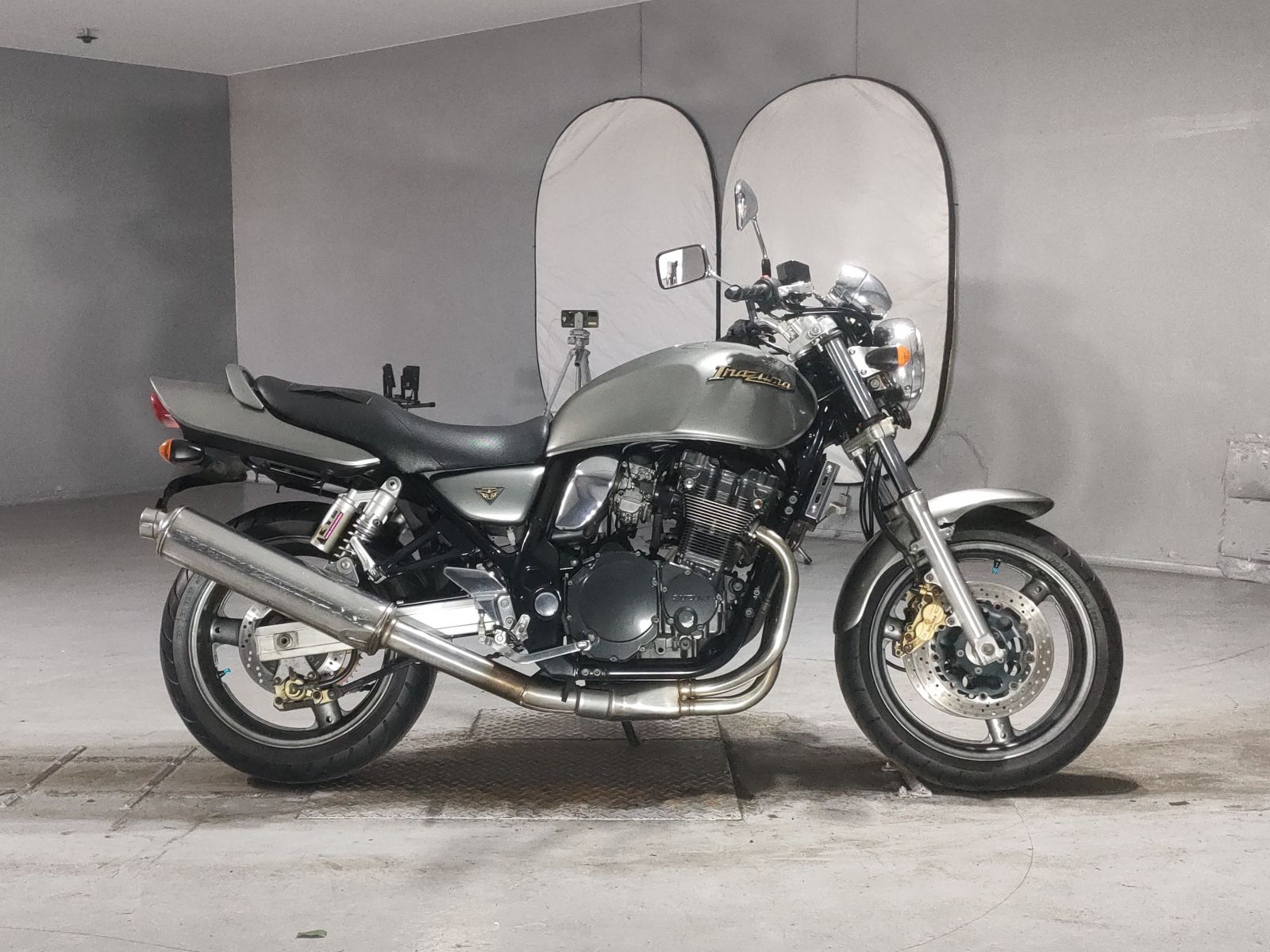 Suzuki INAZUMA 400