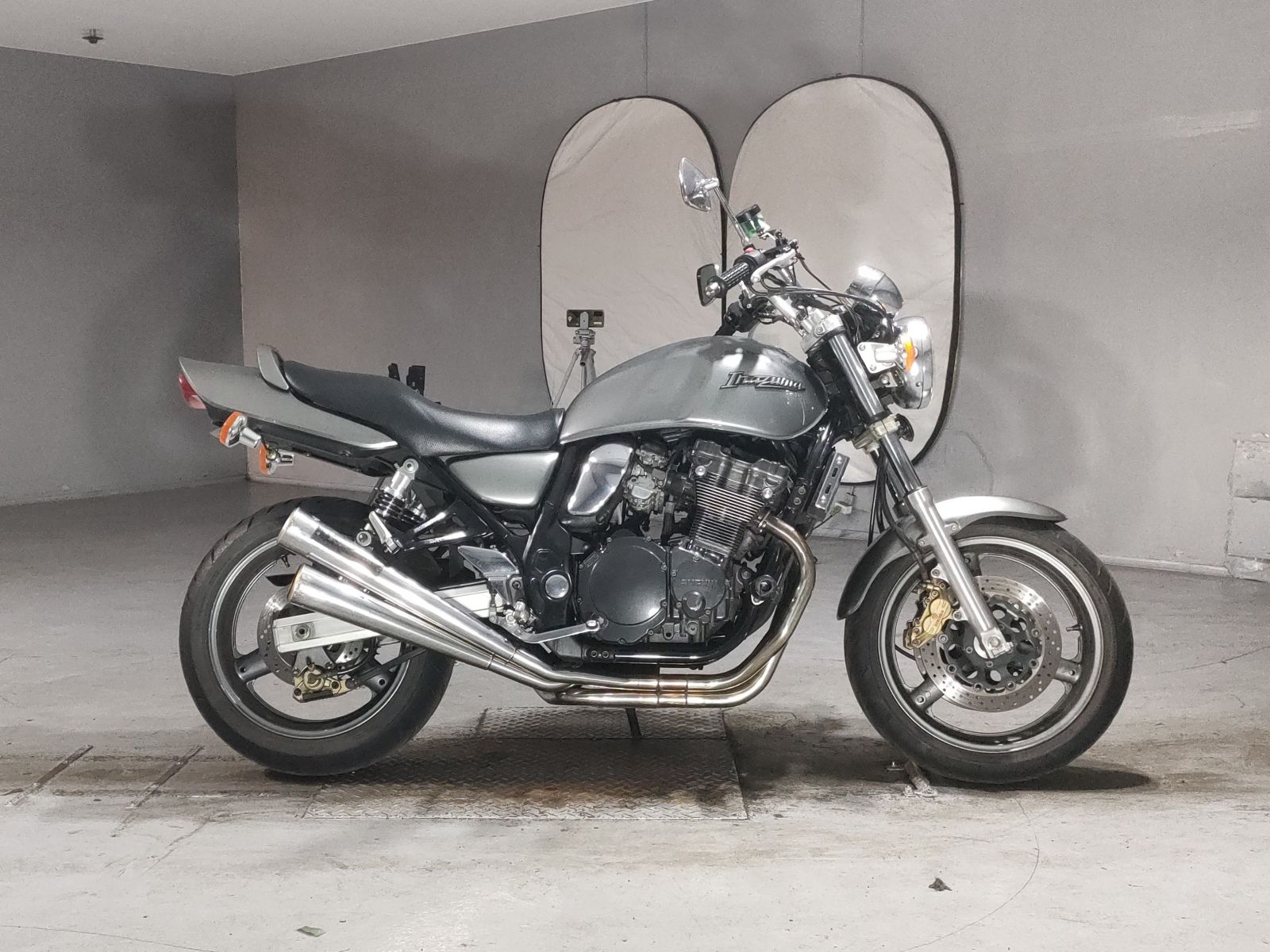 Suzuki INAZUMA 400