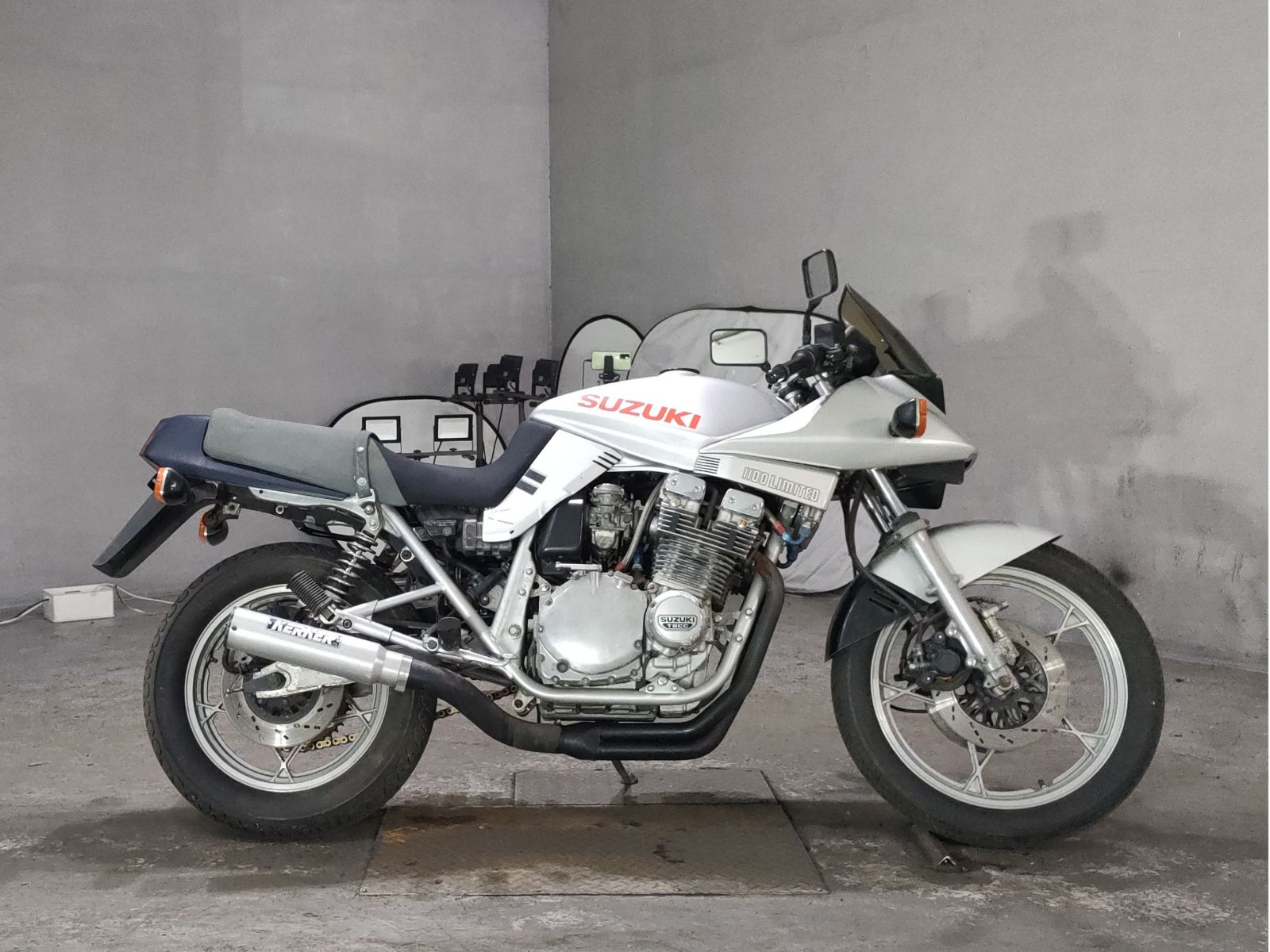 Suzuki GSX1100S KATANA