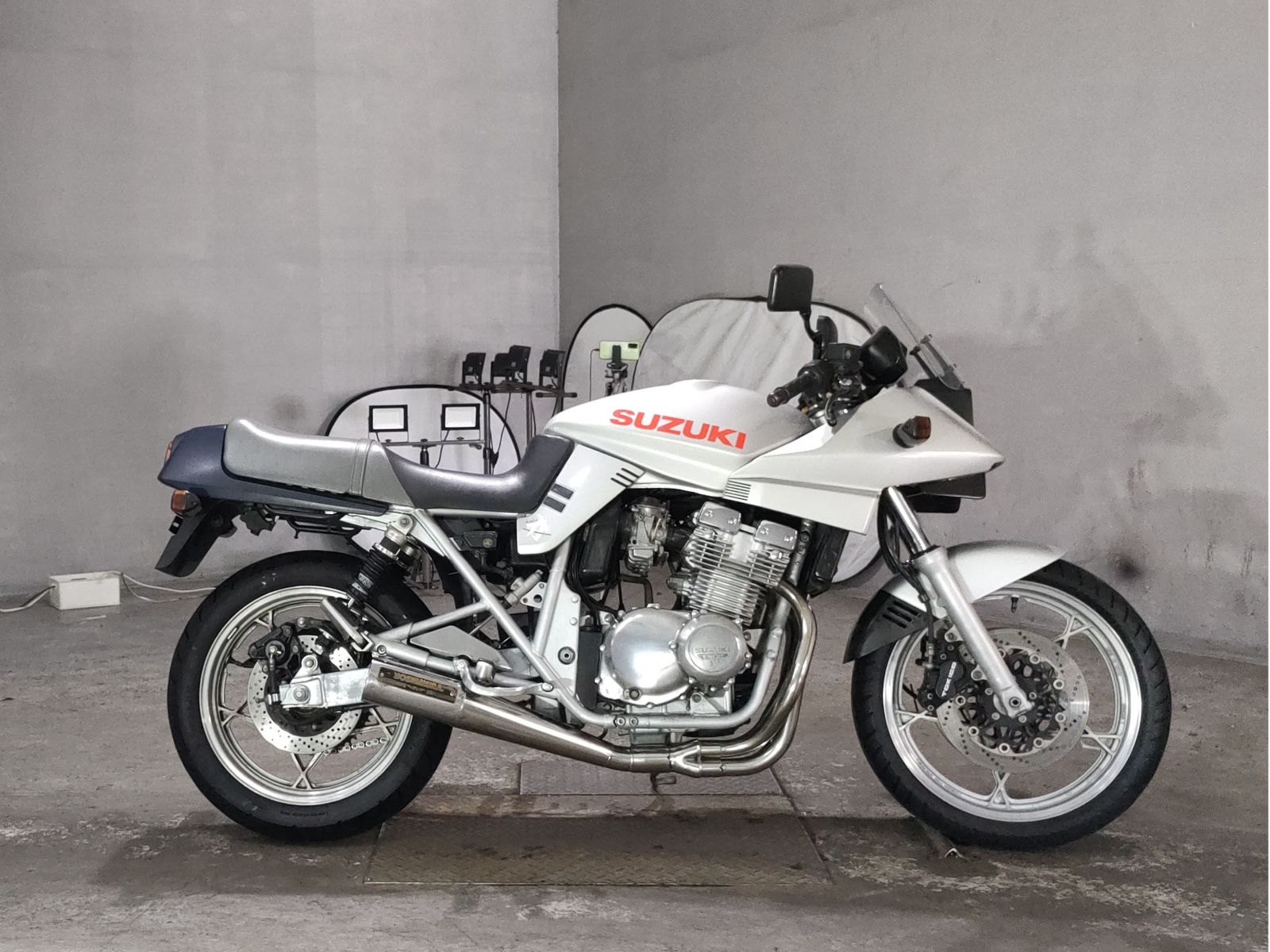 Suzuki GSX400S KATANA