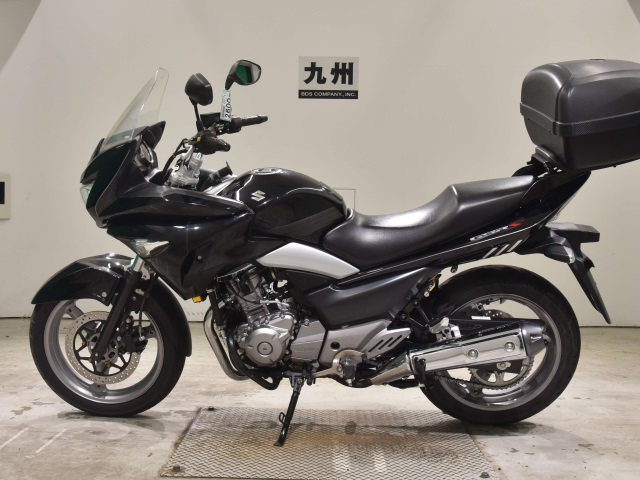 Suzuki GSR250S